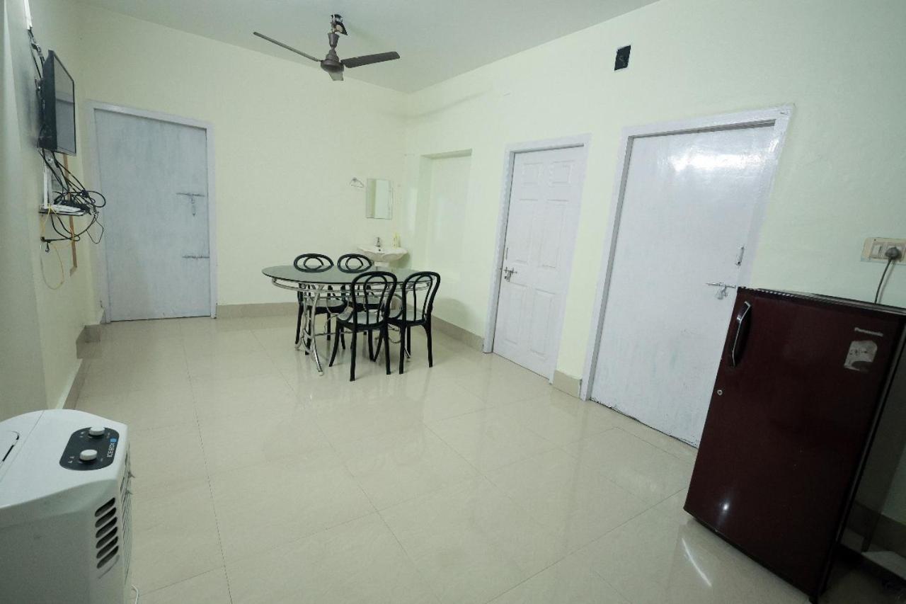 Toms Villa Along National Highway Thrissur At Nadathara Bagian luar foto