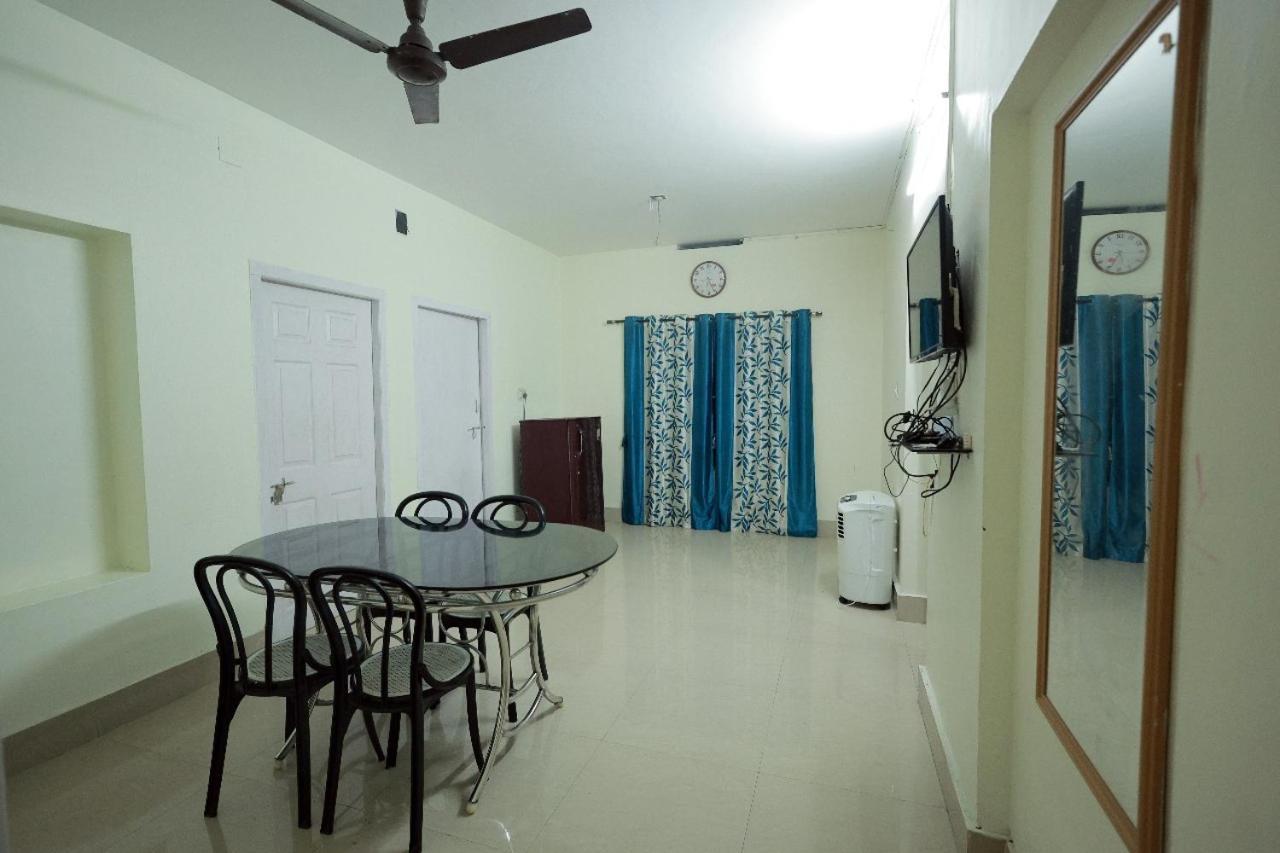 Toms Villa Along National Highway Thrissur At Nadathara Bagian luar foto