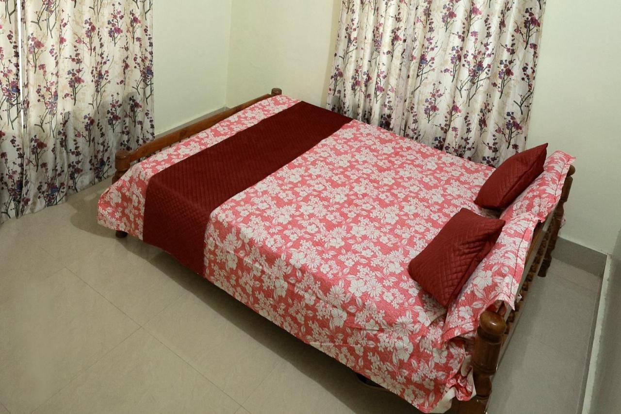 Toms Villa Along National Highway Thrissur At Nadathara Bagian luar foto
