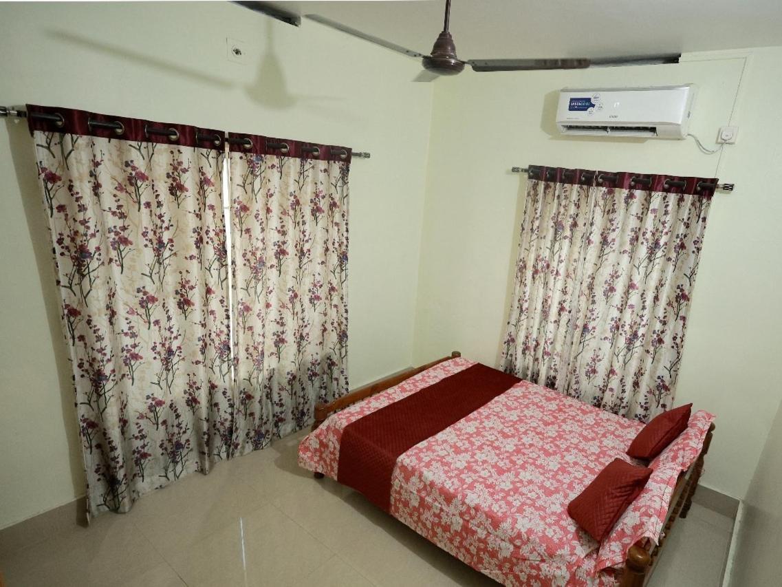 Toms Villa Along National Highway Thrissur At Nadathara Bagian luar foto