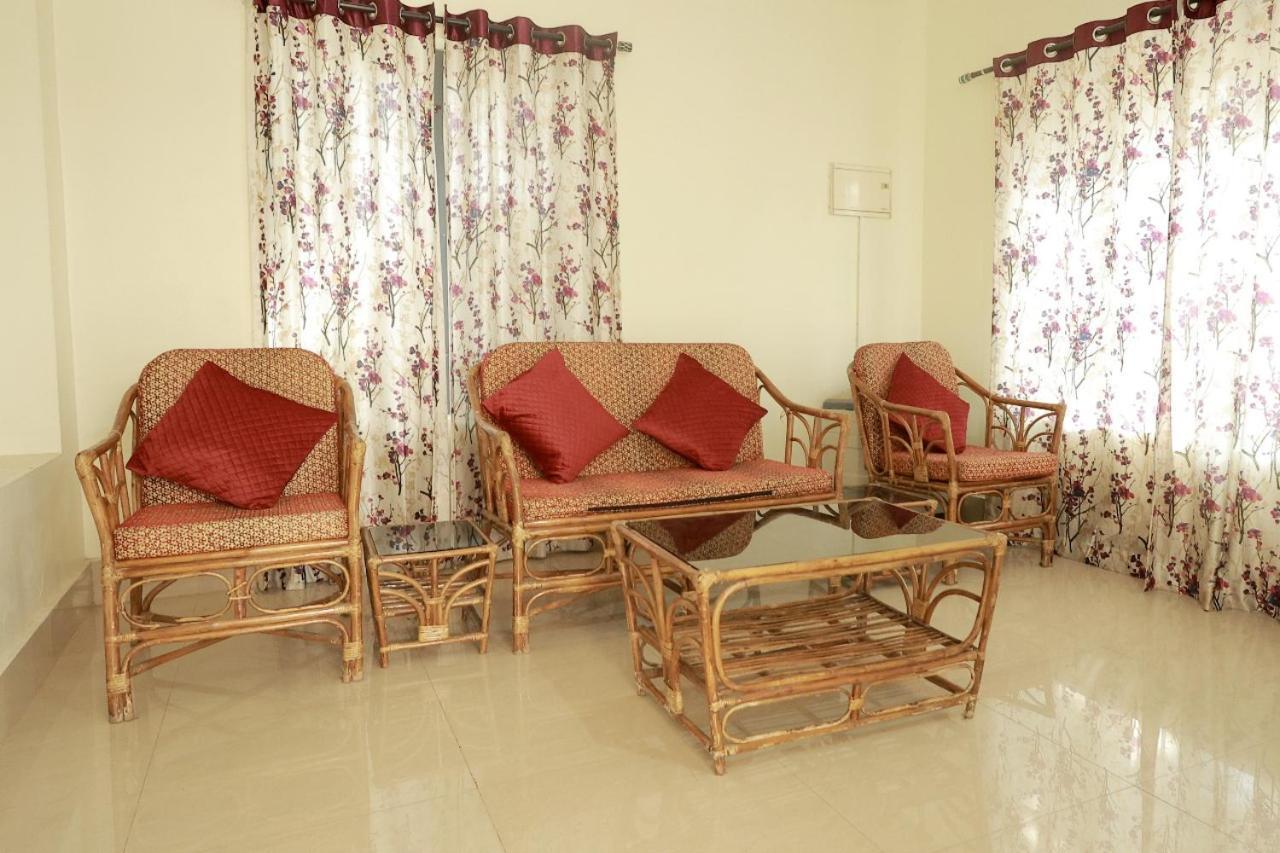 Toms Villa Along National Highway Thrissur At Nadathara Bagian luar foto